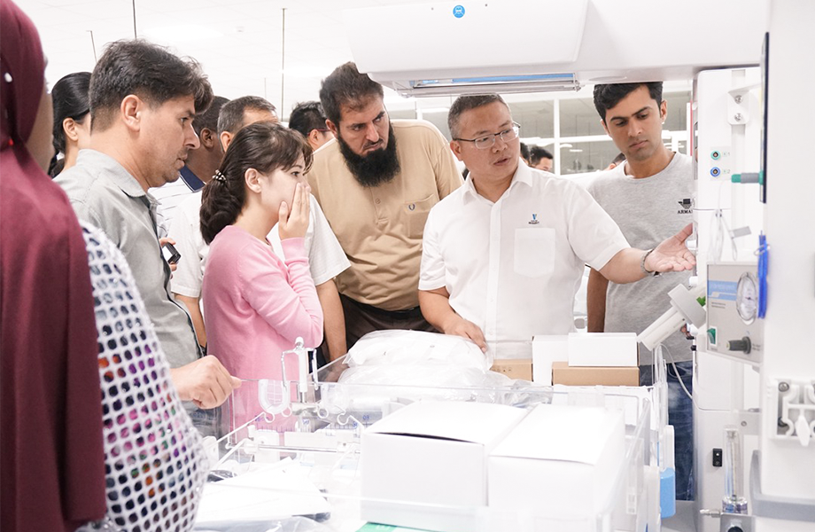 戴維(wei)醫(yī)療_“2018年(nian)髮(fa)展(zhan)中(zhong)國(guo)傢(jia)新(xin)生(sheng)兒及(ji)早産(chan)兒救治技(ji)術(shù)培訓班”工(gong)廠(chǎng)參觀之(zhi)行圓滿落幕